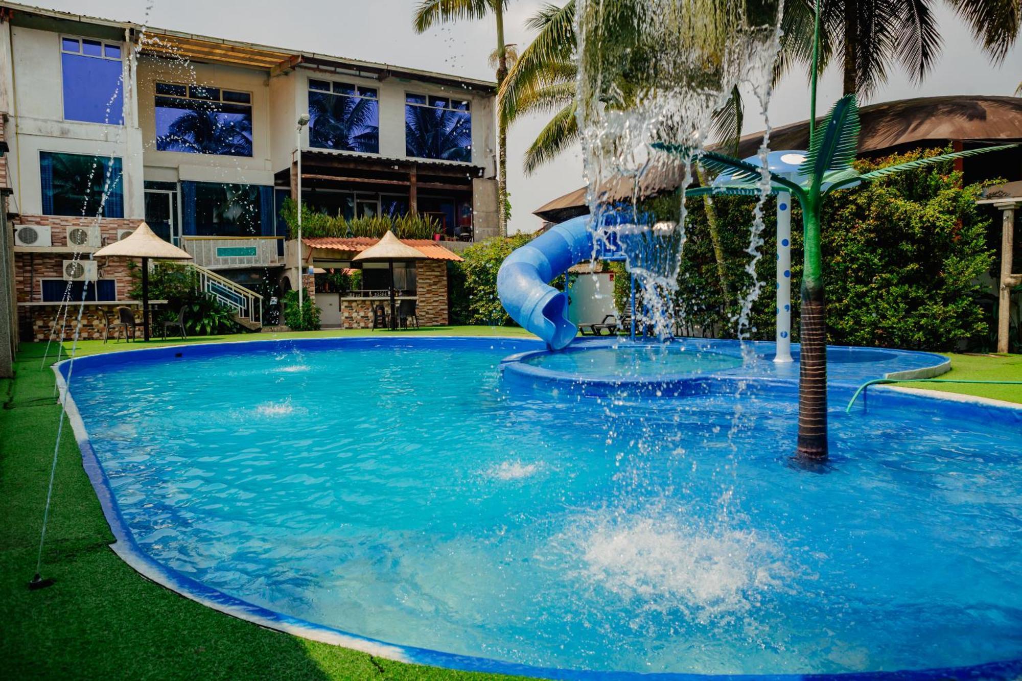 La Cascada 4* Nueva Loja